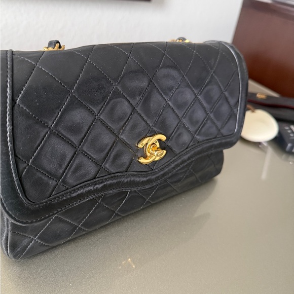 Authentic Chanel 1989 Lambskin Half Flap - Picture 2 of 5